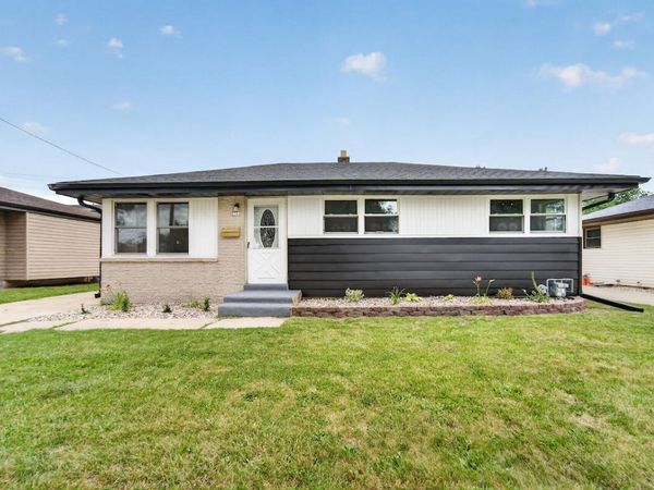 2702 Loraine Ave, Racine, WI 53404