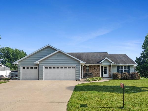 388 WOODEN SHOE CIRCLE, Kaukauna, WI 54130