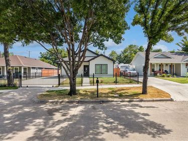 1404 E Cannon Street, Fort Worth, TX 76104