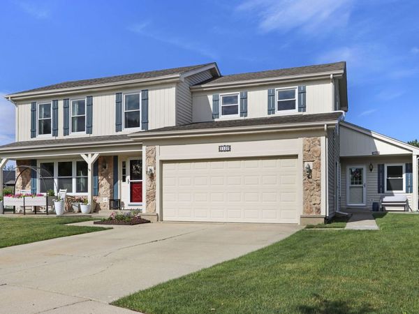 1137 Lockwood Court E, Buffalo Grove, IL 60089