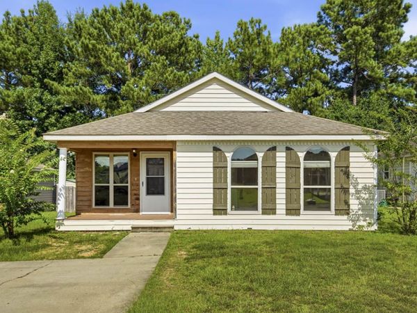 194 Hawthorne Dr., Hattiesburg, MS 39402
