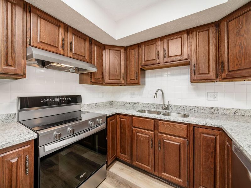 3293-3295 Kristin Court, Columbus, OH 43231 Photo 12