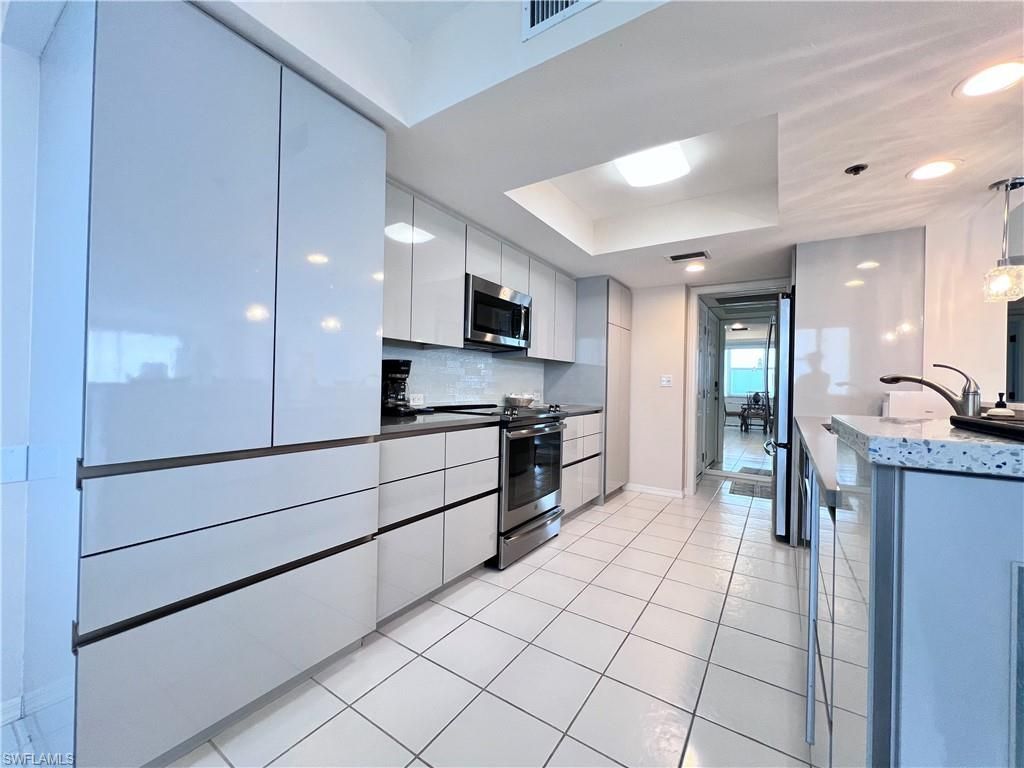 5550 Heron Point Dr , Unit 704, Naples, FL 34108 Photo