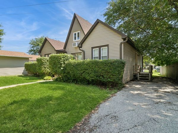 33575 N Lake Shore Drive, Unit 2, Grayslake, IL 60030