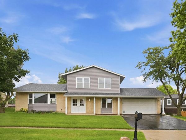 1596 Texas Street , Elk Grove Village, IL 60007