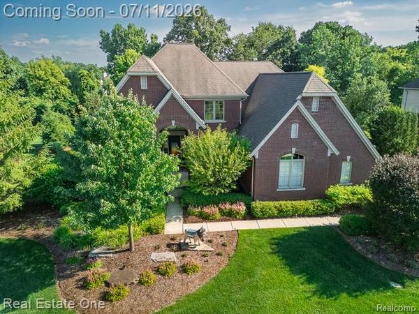 1067 Newgate Court, Oakland Twp, MI 48363