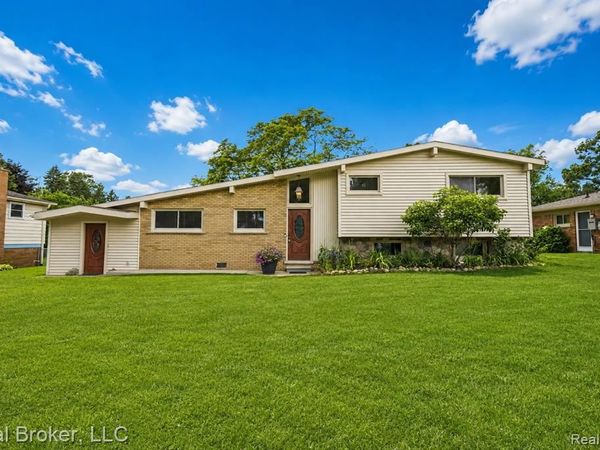 1318 S Williams Lake Road, White Lake Twp, MI 48386