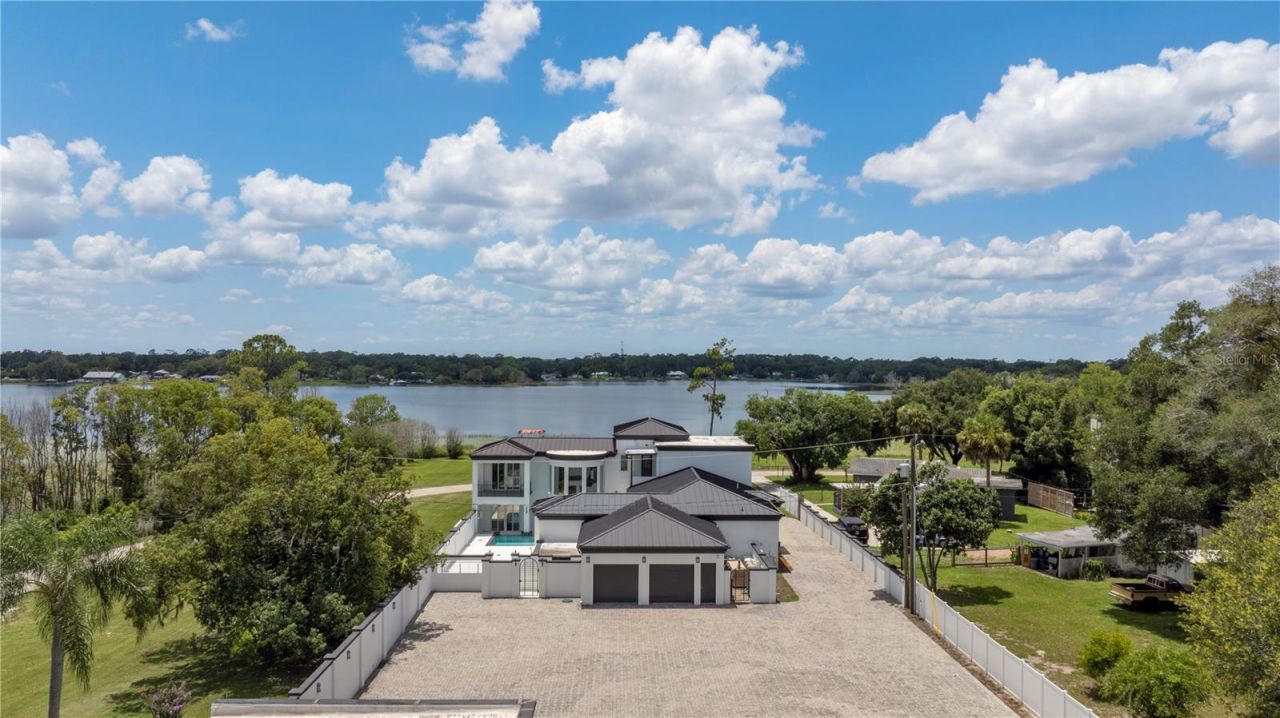 736 Lake Winnemissett Drive, Deland, FL 32724 Photo