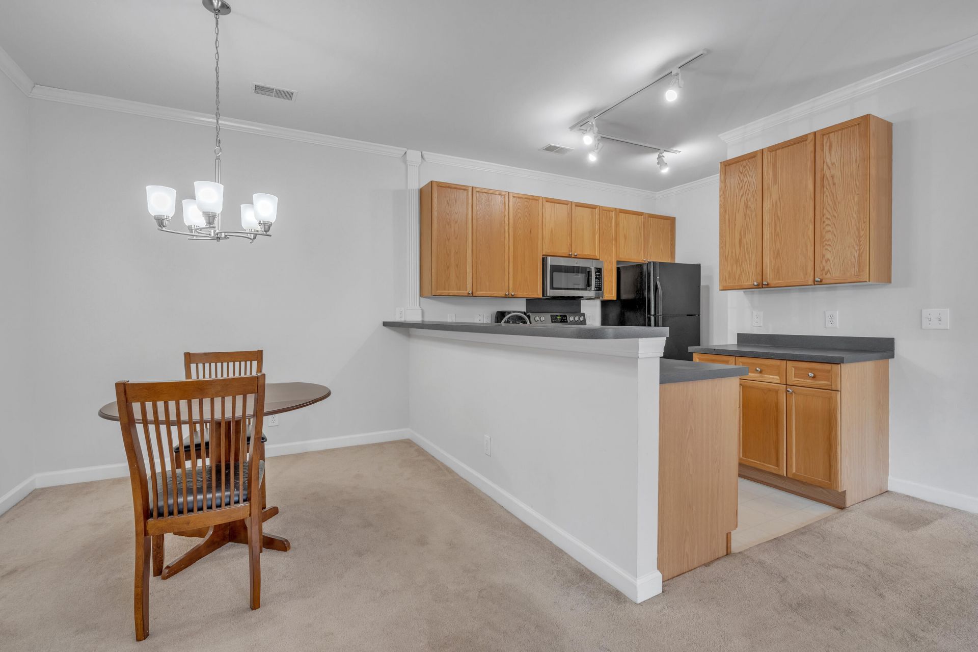 305 Pickering Lane Photo 18