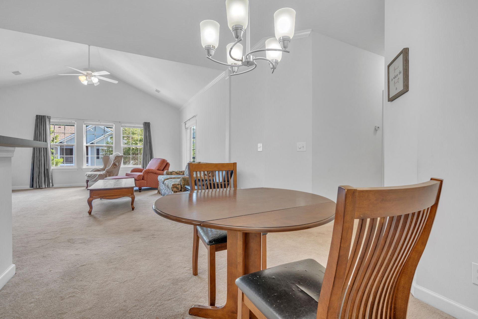 305 Pickering Lane Photo 20