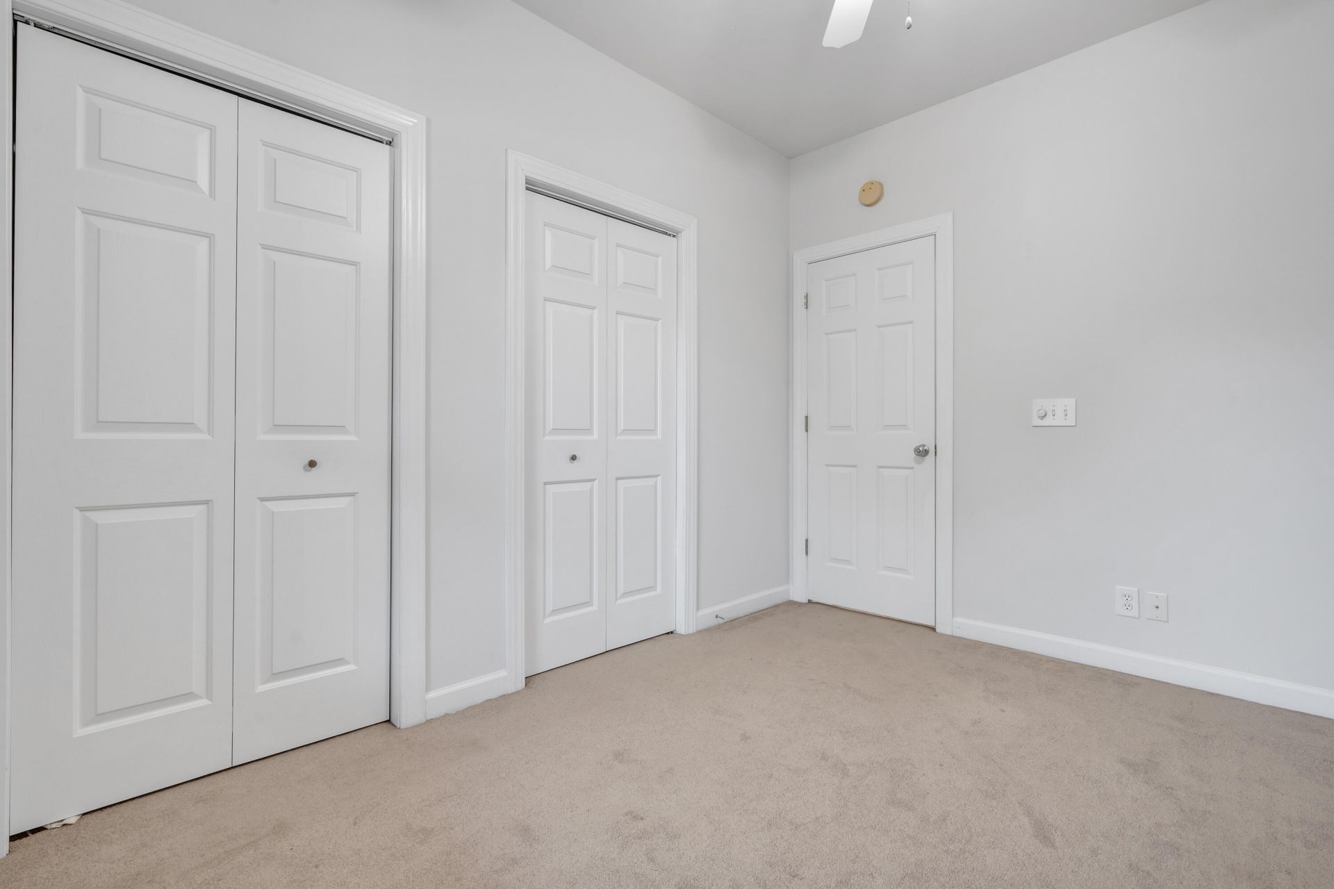 305 Pickering Lane Photo 25