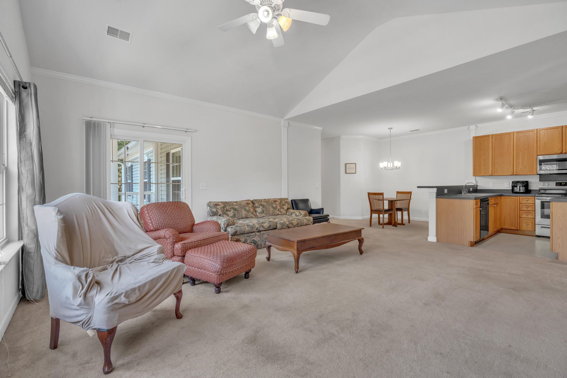 305 Pickering Lane Photo 7