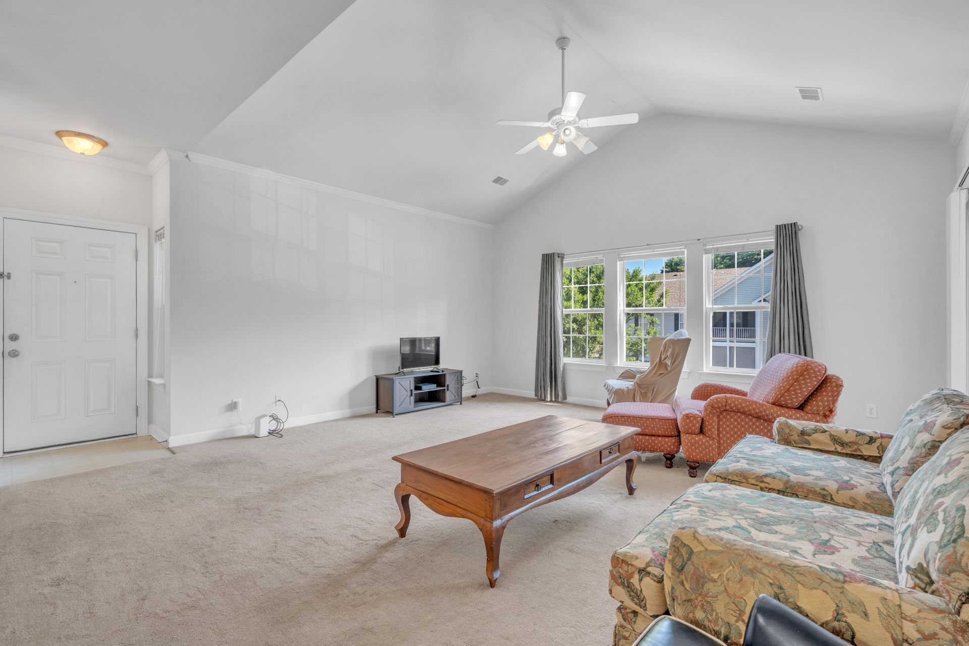 305 Pickering Lane Photo 9