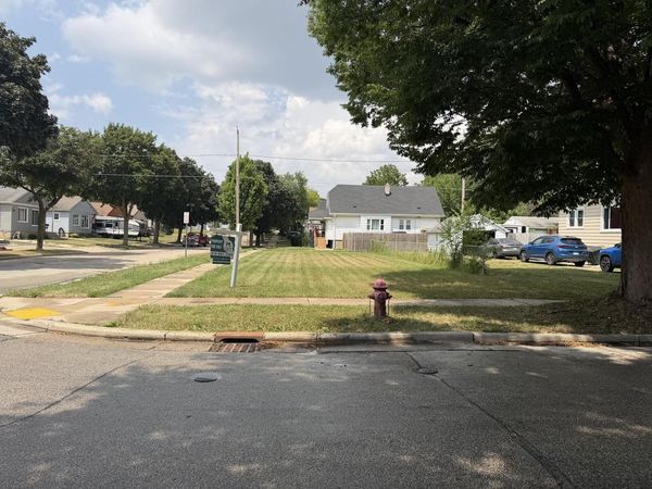 16 S 89TH STREET, West Allis, WI 53214