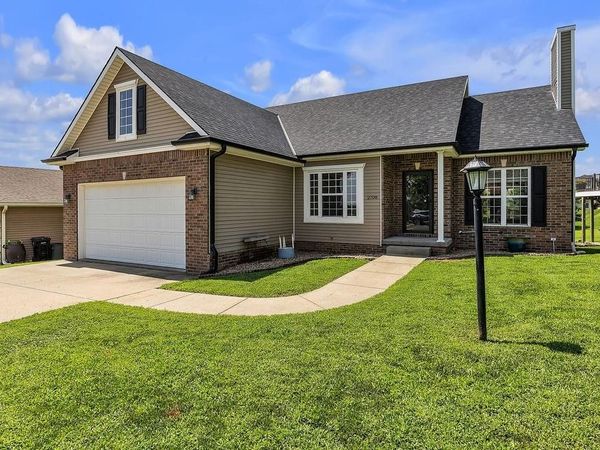 2708 Meadow Ridge Drive, St Joseph, MO 64504