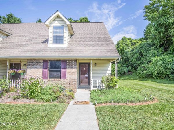 935 Chip Cove Lane, Knoxville, TN 37938
