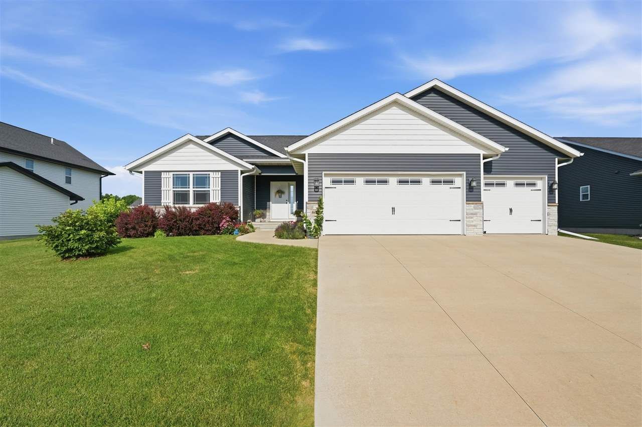 865 Prairie St, North Liberty, IA 52317 Main Photo