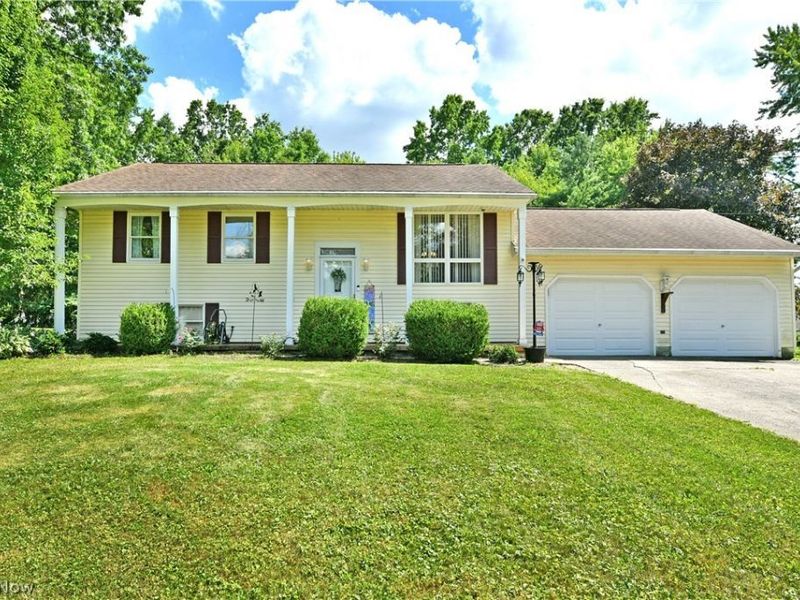 8350 Venice Heights Drive NE, Warren, OH 44484 Photo 1