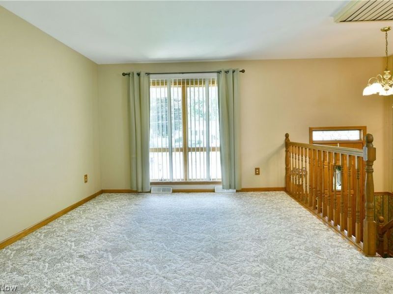 8350 Venice Heights Drive NE, Warren, OH 44484 Photo 6