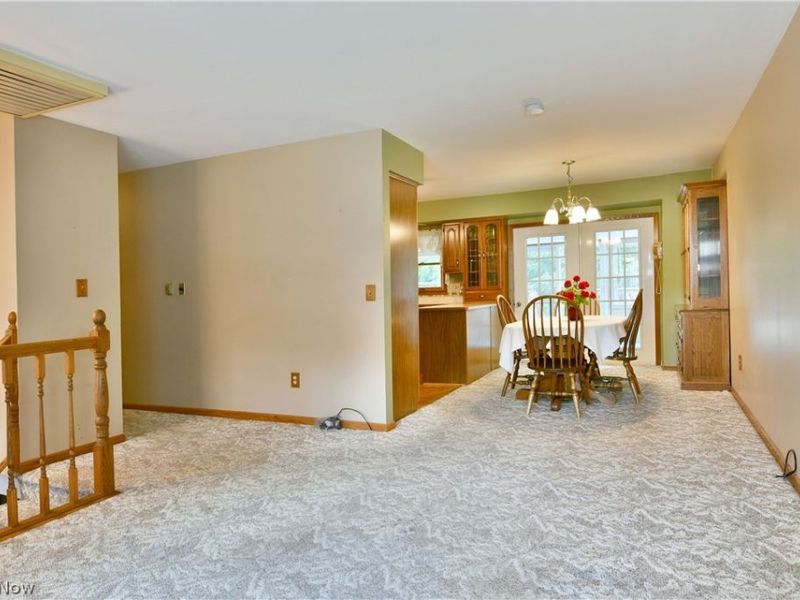 8350 Venice Heights Drive NE, Warren, OH 44484 Photo 9