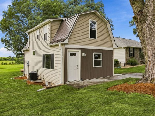406 2nd Street S, Coggon, IA 52218