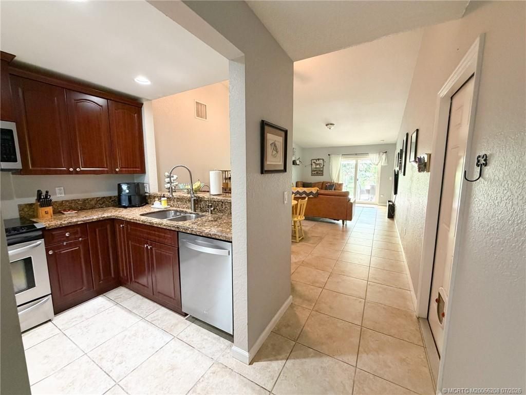 5508 SE Pine Avenue , Stuart, FL 34997 Photo