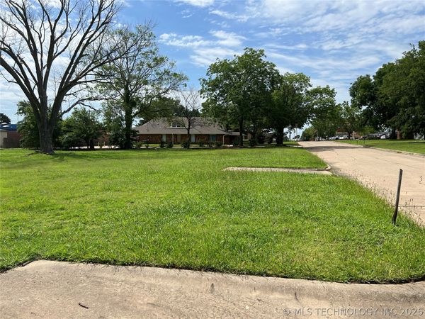 136 Debell , Bartlesville, OK 74006
