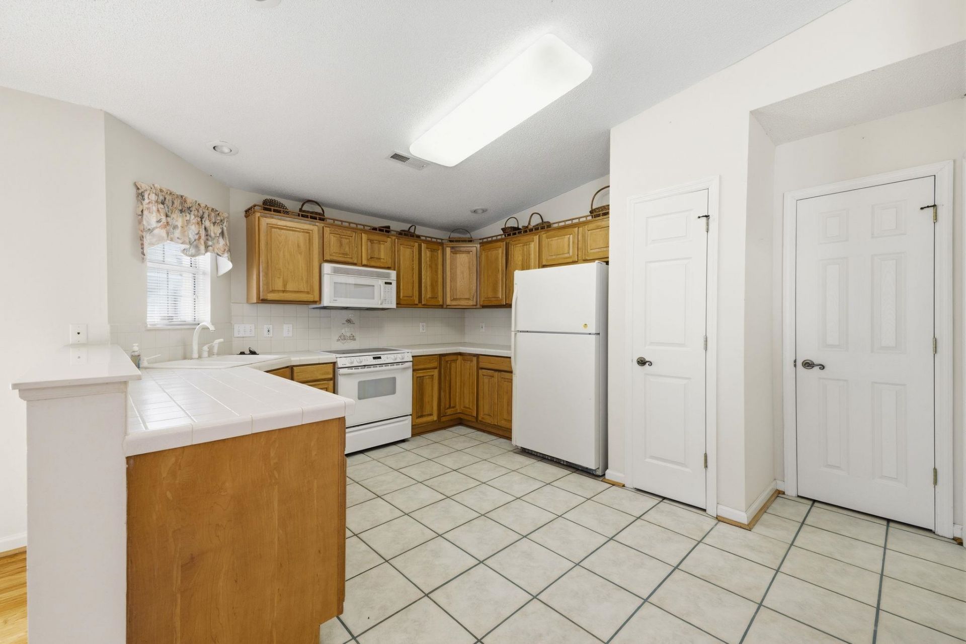 2443 Glen Dr. Photo 15