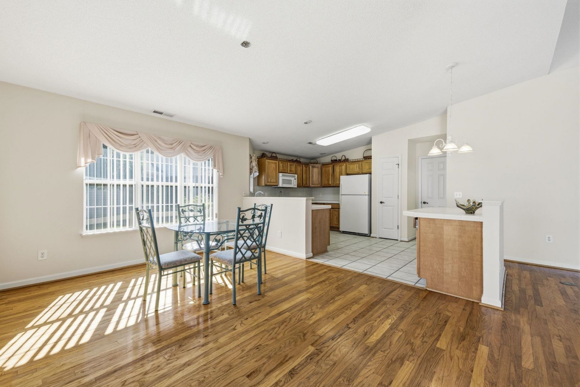 2443 Glen Dr. Photo 17
