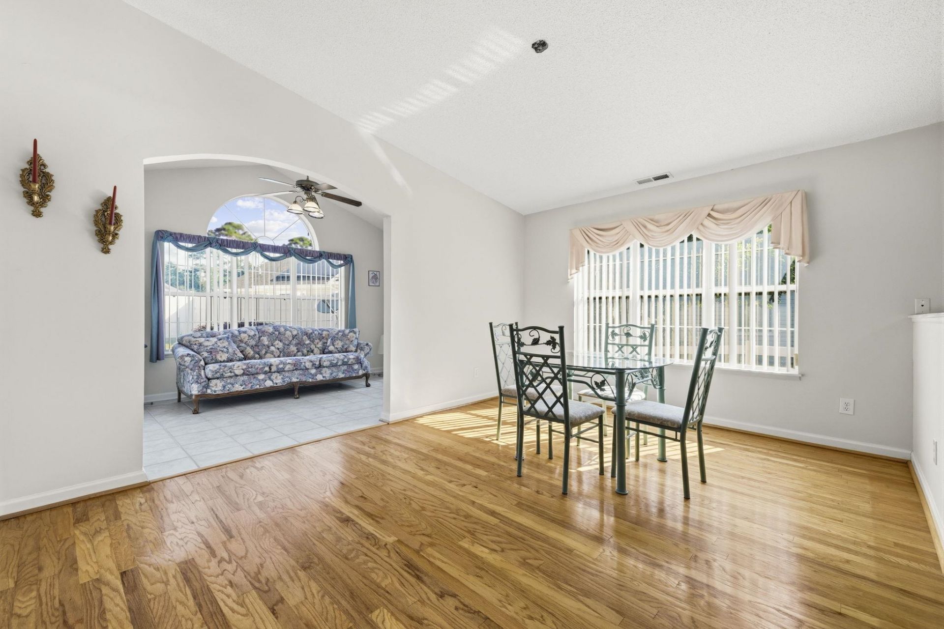 2443 Glen Dr. Photo 18