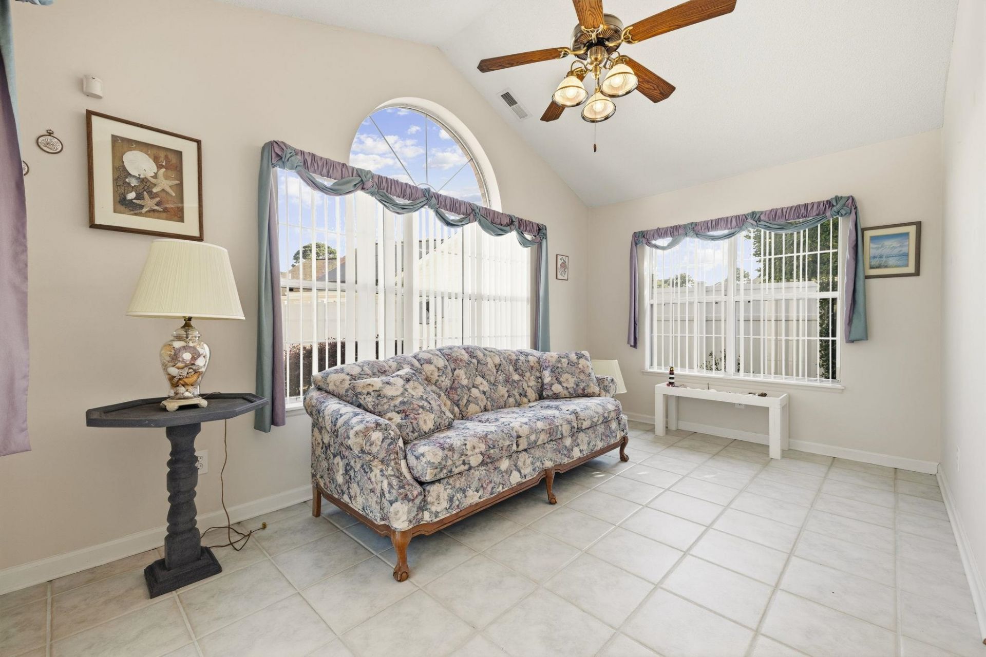 2443 Glen Dr. Photo 19