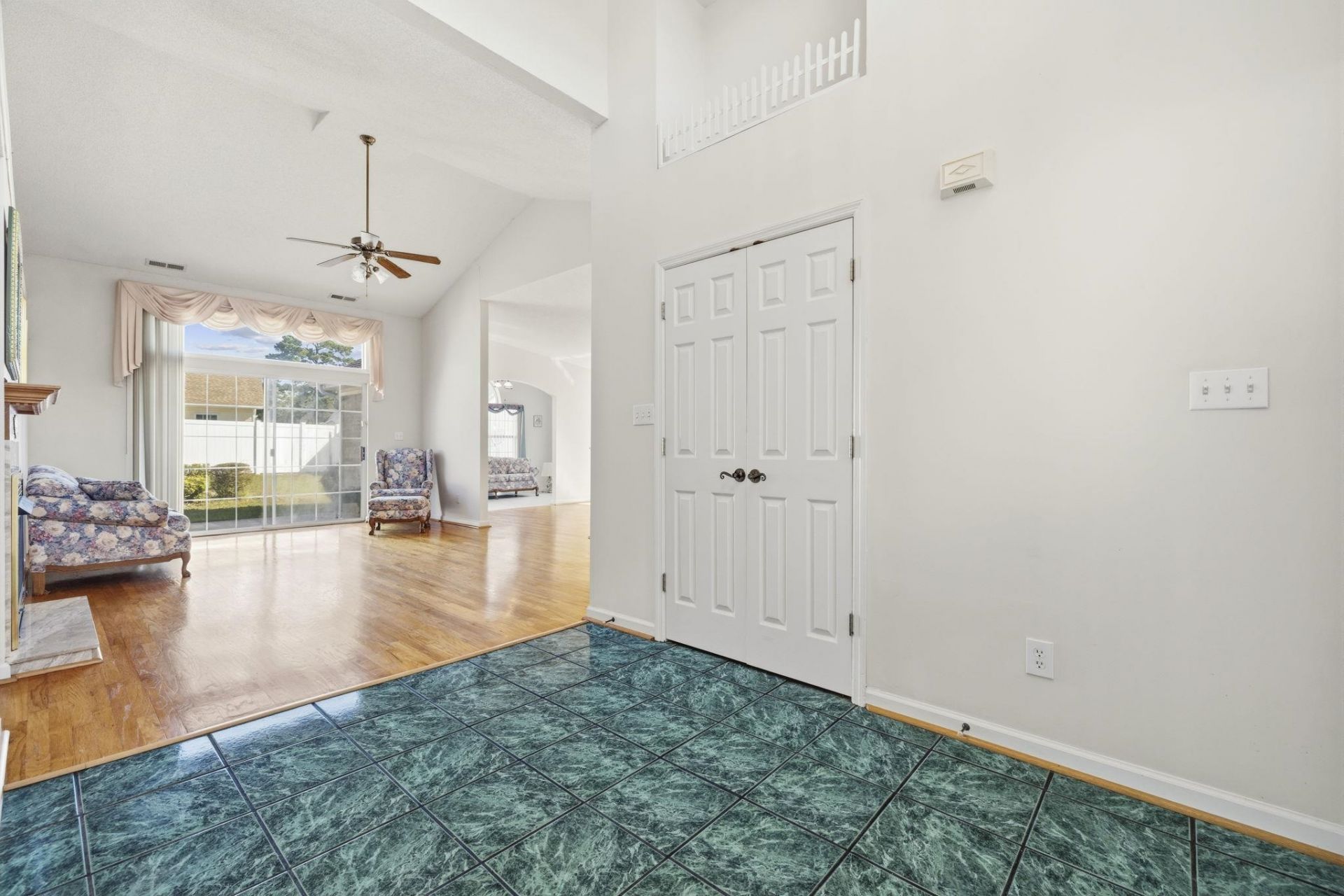 2443 Glen Dr. Photo 21