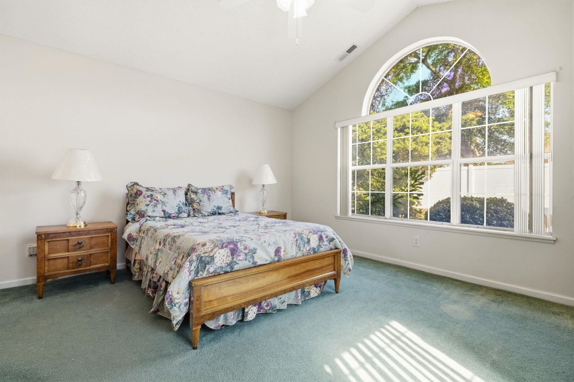 2443 Glen Dr. Photo 22