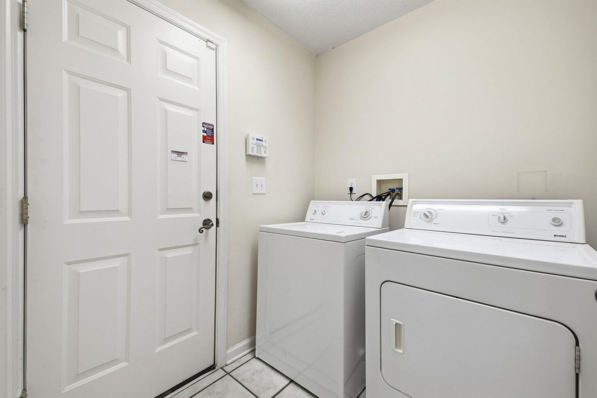 2443 Glen Dr. Photo 35