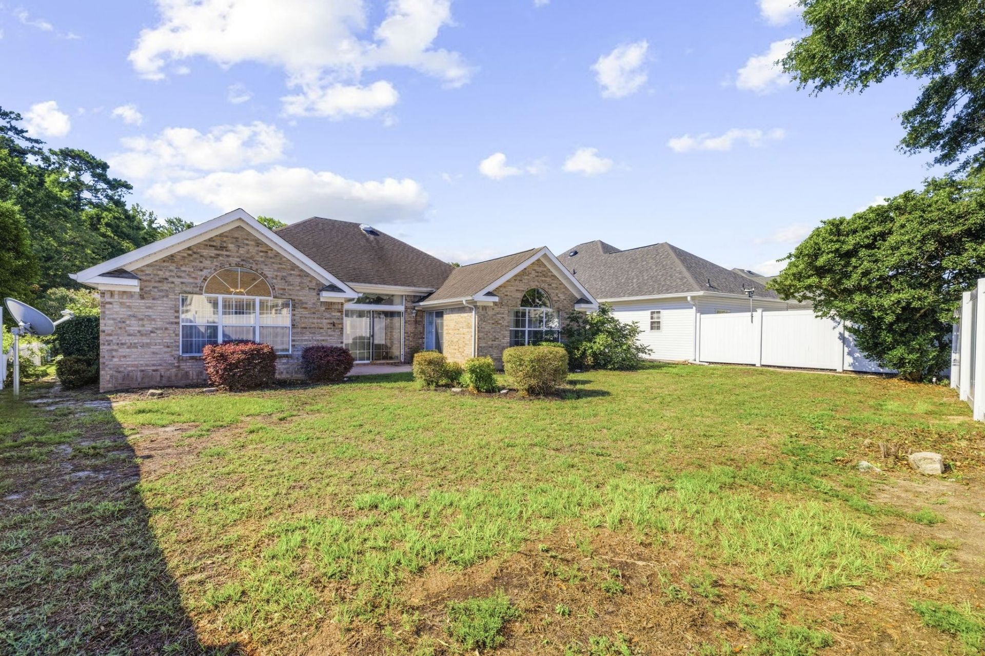 2443 Glen Dr. Photo 5