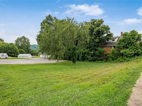 930 Gaston Avenue , Cambridge, OH 43725
