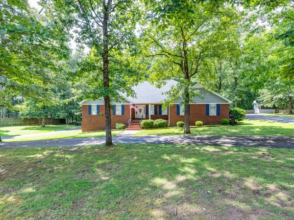 106 Parkwood Ln , Hohenwald, TN 38462