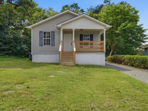 103 Hall St, Hartsville, TN 37074