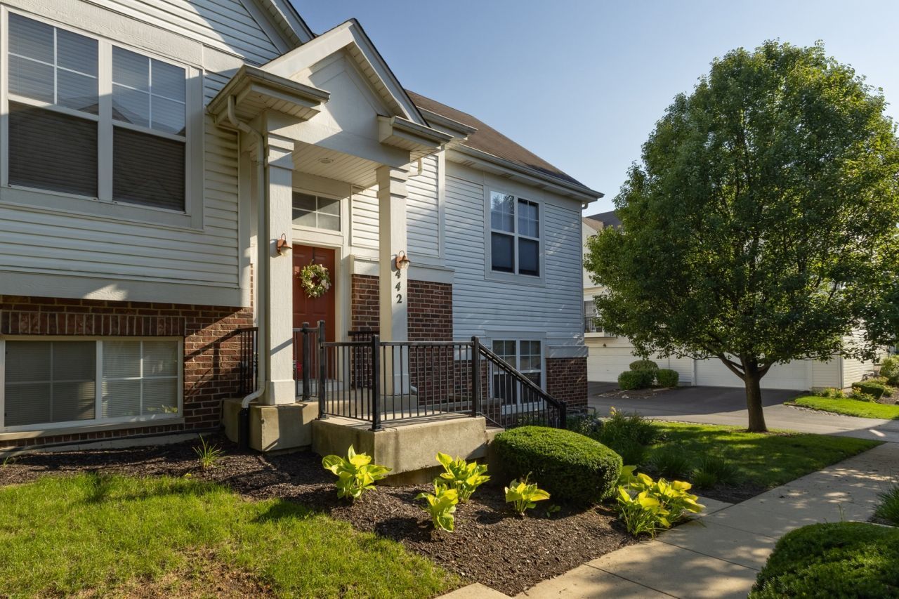 442 Plaza Place, Aurora, IL 60504 Main Photo