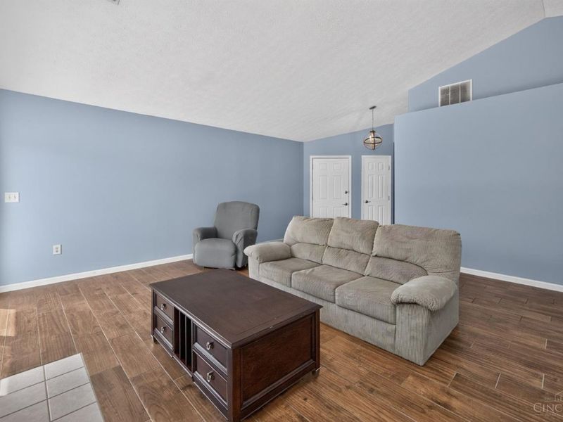 7724 Hillsdowne Circle, Maineville, OH 45039 Photo 10