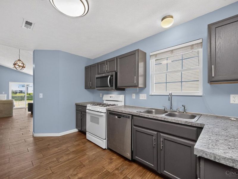 7724 Hillsdowne Circle, Maineville, OH 45039 Photo 17