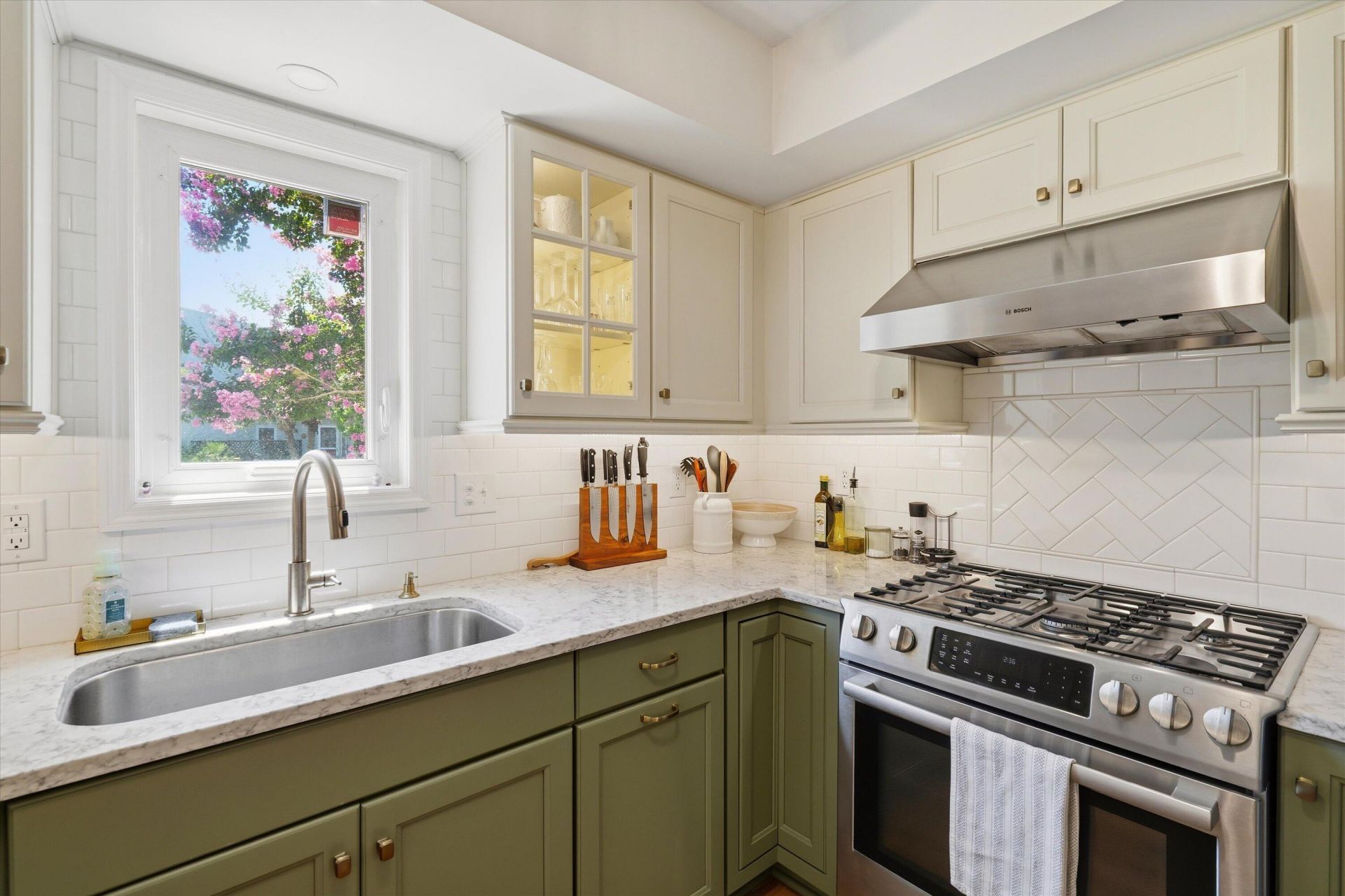 1001 Ventura Place Photo 10