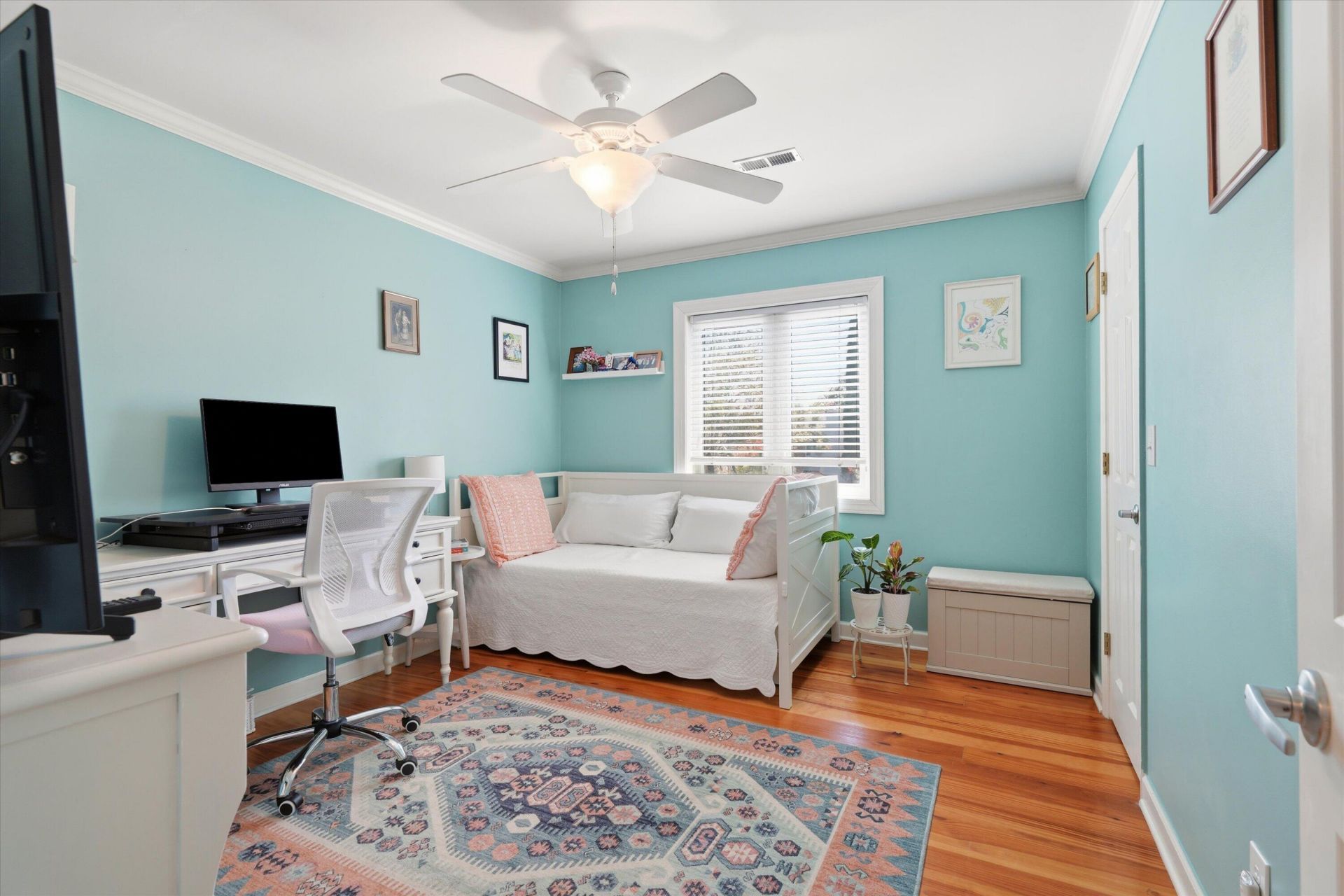 1001 Ventura Place Photo 17