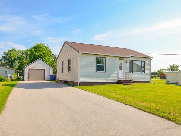 335 E CEDAR STREET, Pulaski, WI 54162