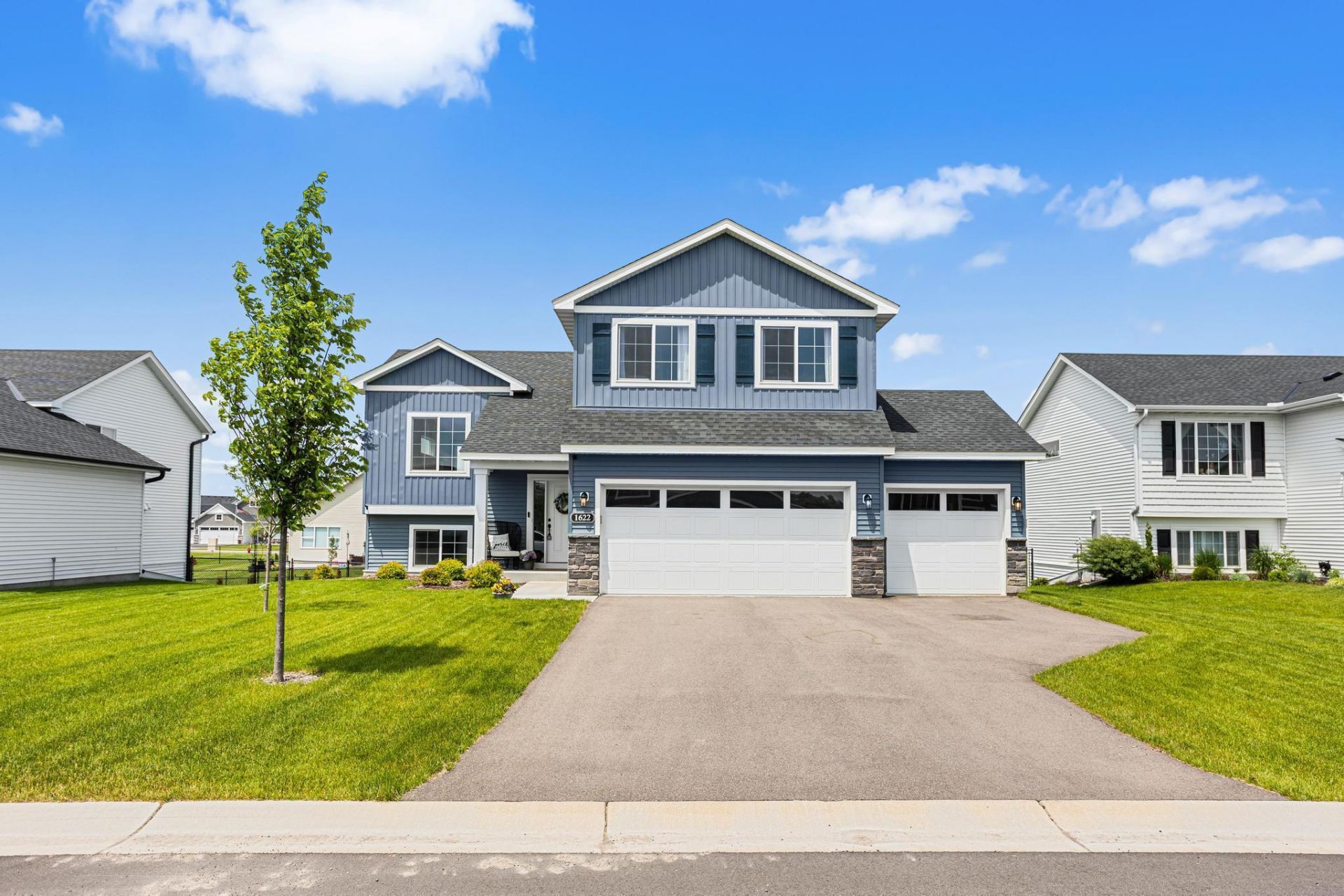 1622 Oak Ridge Street , Hanover, MN 55341