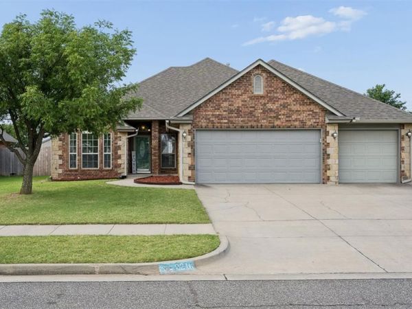 2216 SW 33rd Street, Moore, OK 73170