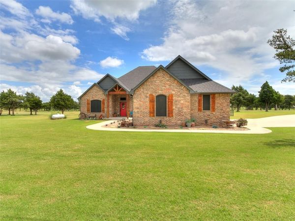 2040 S May Avenue, Guthrie, OK 73044
