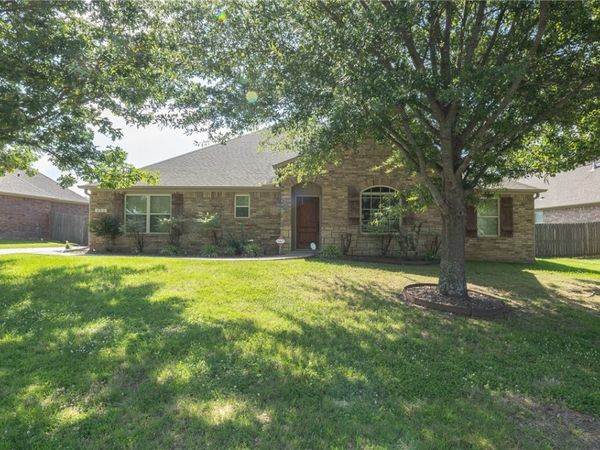 3561 W Providence Drive , Fayetteville, AR 72704