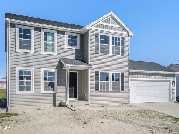 1324 Clairmont Avenue , Napoleon, OH 43545