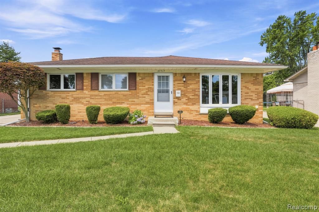 37717 Badger Drive, Sterling Heights, MI 48312 Main Photo